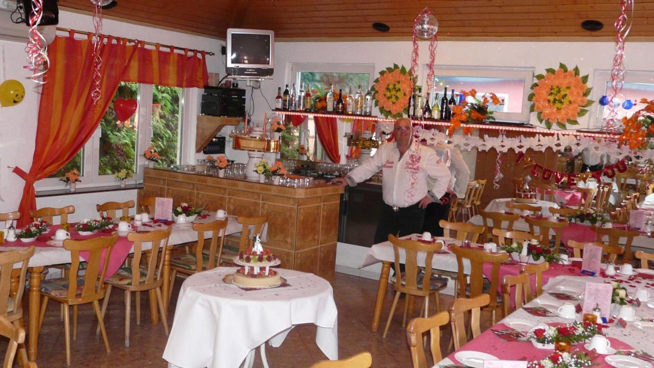 Pension Hollyday Ahrensfelde Exterior foto